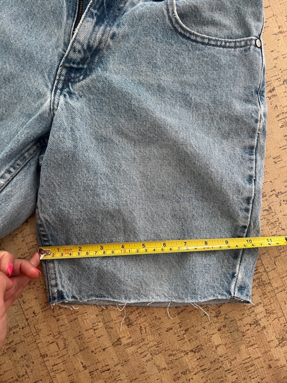 Vintage Levi’s Silvertab Relaxed fit cutoff denim shorts size 29 light wash - Picture 6 of 12